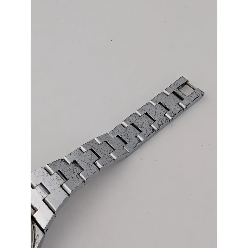 Vintage Timex Digital Watch Women 27mm Case Silver 6